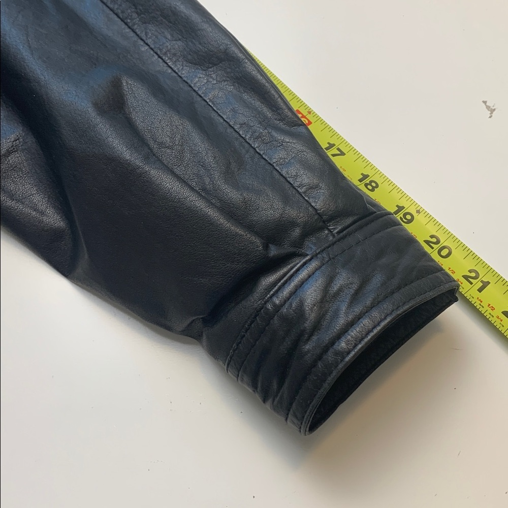 Danier Women’s Black Leather Motorcycle Jacket, Pockets, Adjustable Waist - Picture 14 of 17